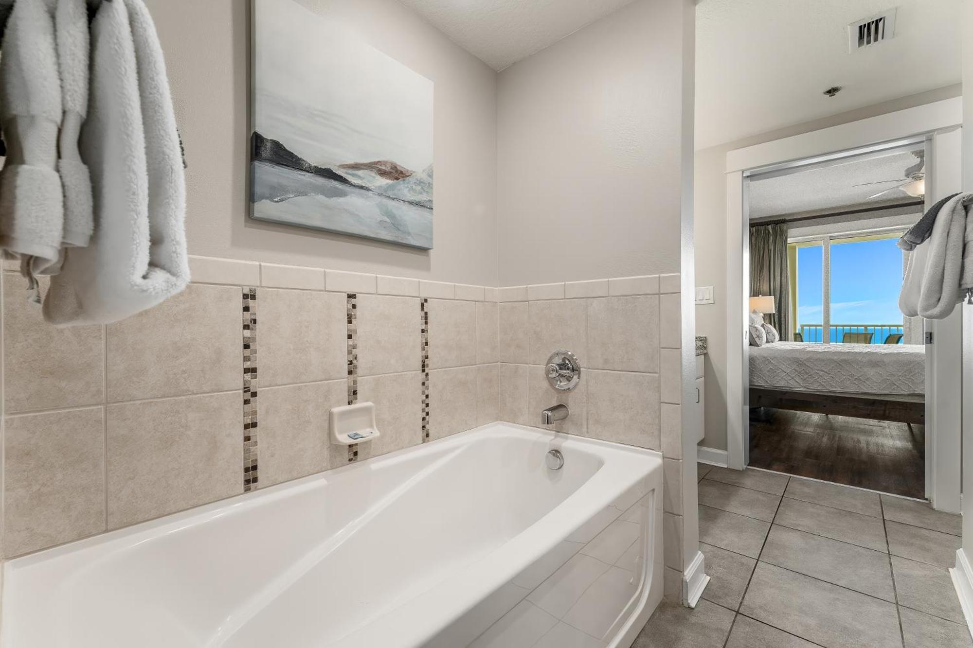 The Perch-beachfront, Gorgeous Views, 17th Floor! Panama City Beach