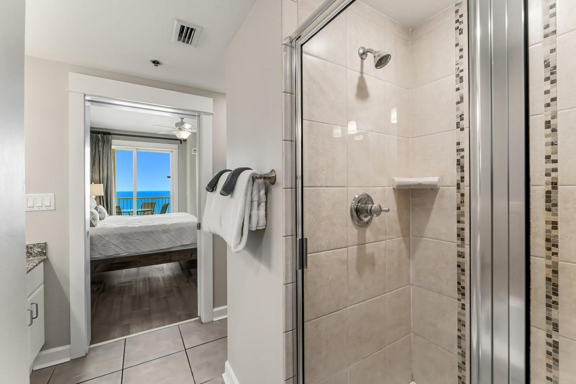 Apartment The Perch-beachfront, Gorgeous Views, 17th Floor!