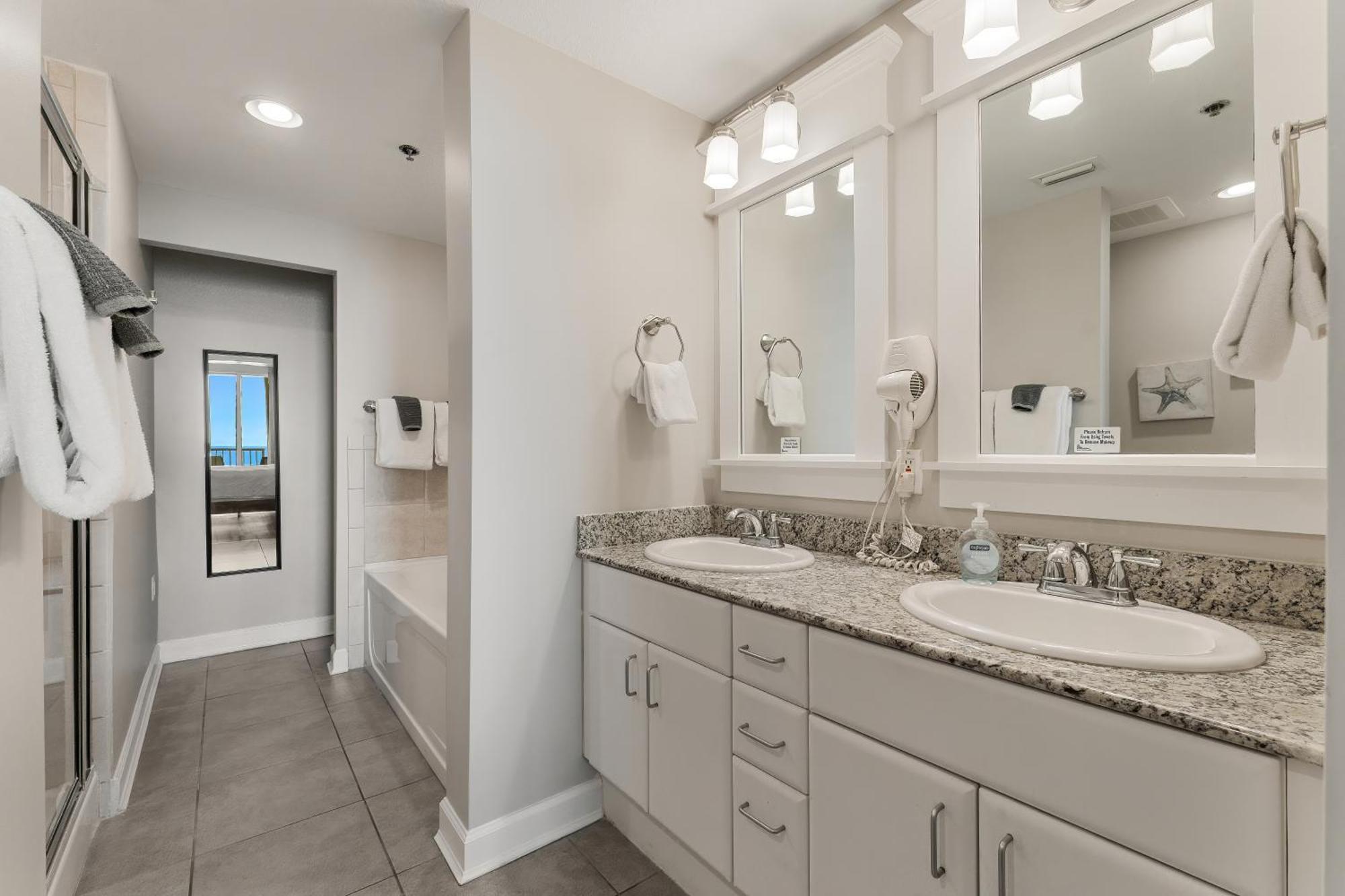Apartment The Perch-beachfront, Gorgeous Views, 17th Floor! *
