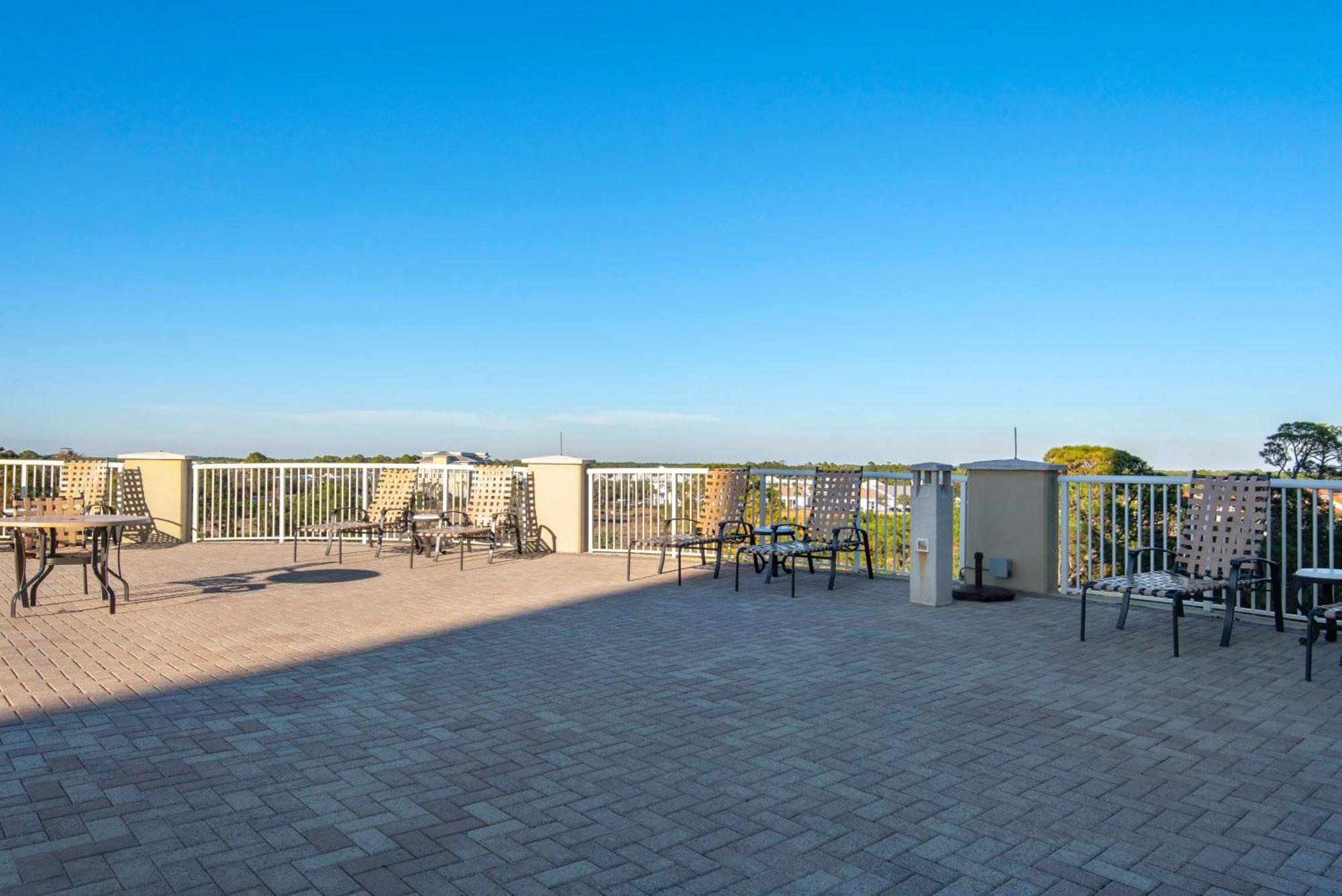 Apartment The Perch-beachfront, Gorgeous Views, 17th Floor!